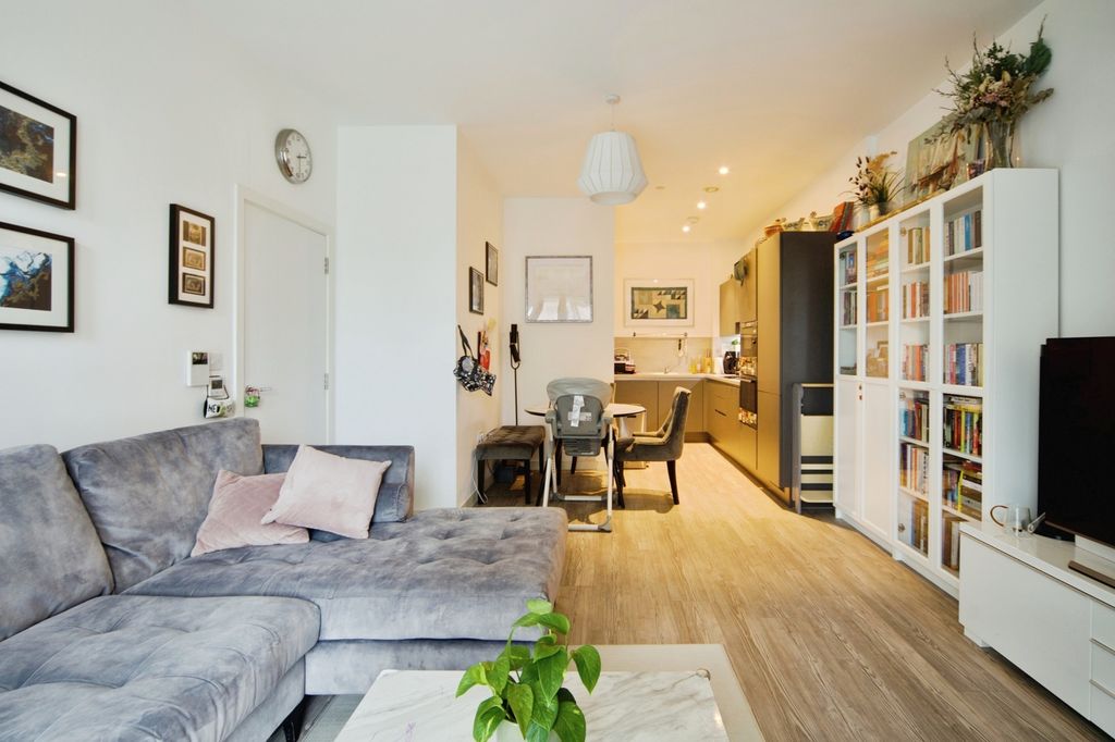 Property photo 1 of 18 Pbox-Img.Jpg