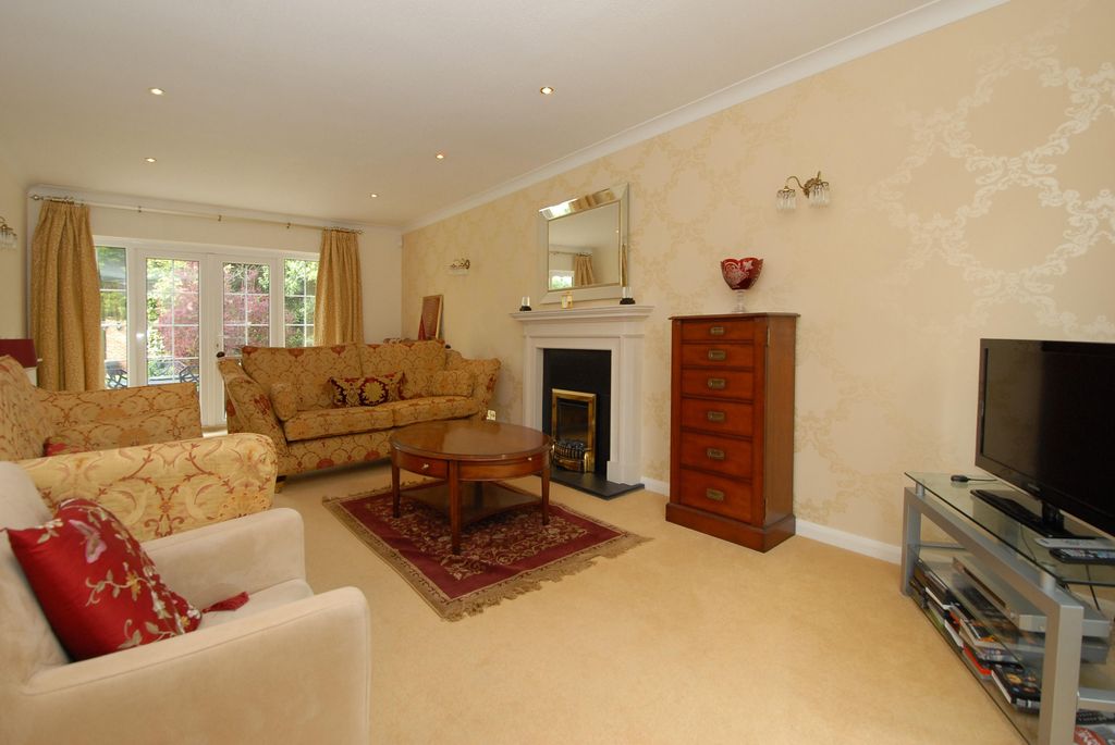 Property photo 2 of 6 Sitting Room