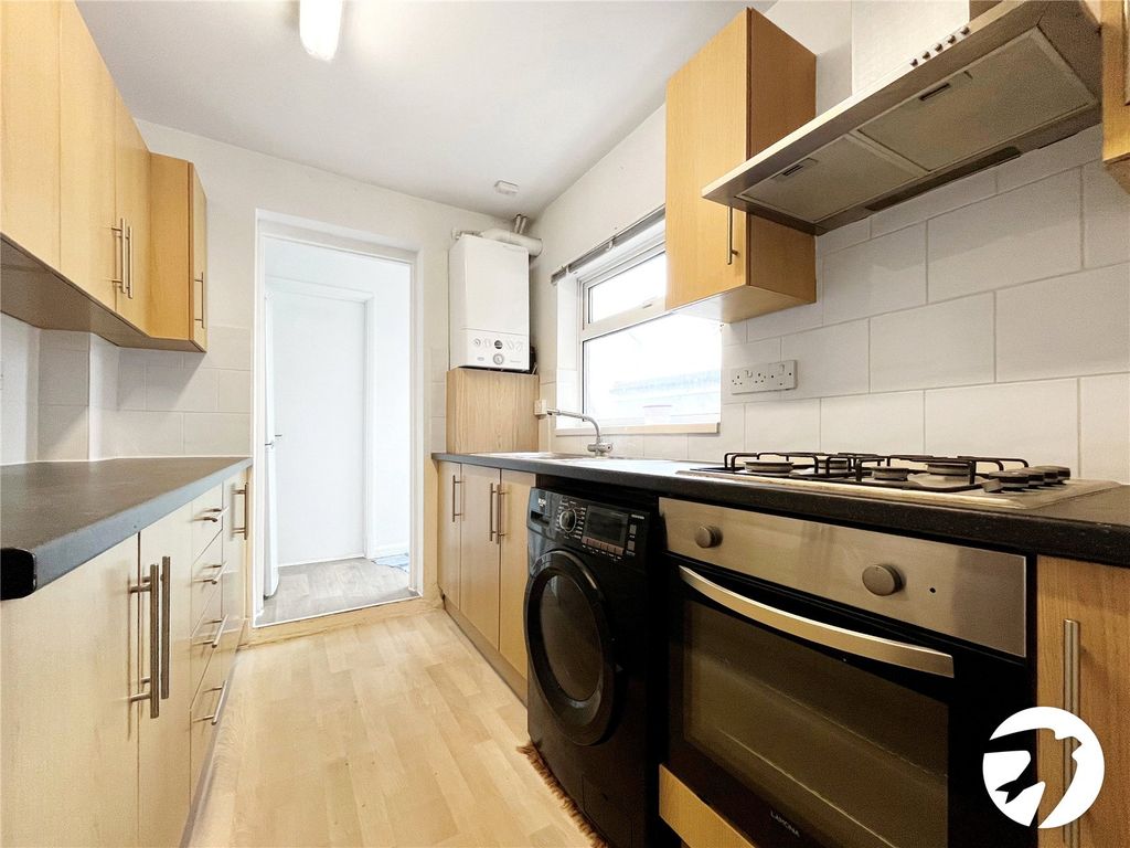 Property photo 2 of 14 Picture No. 16