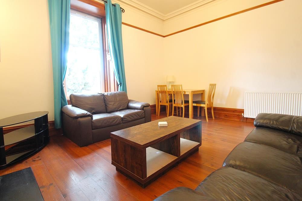 Property photo 2 of 12 Lounge Alt