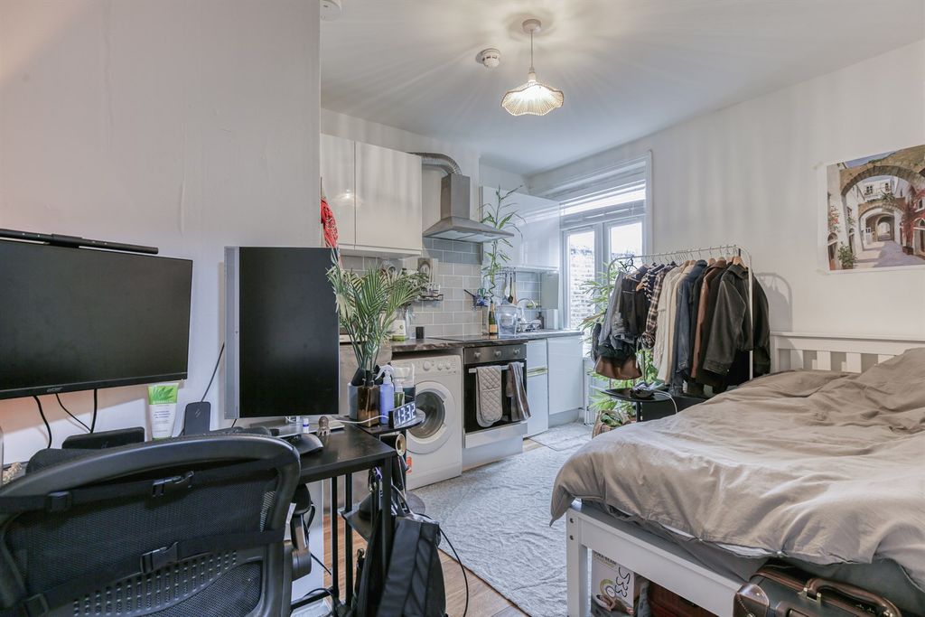Property photo 1 of 2 (Main)