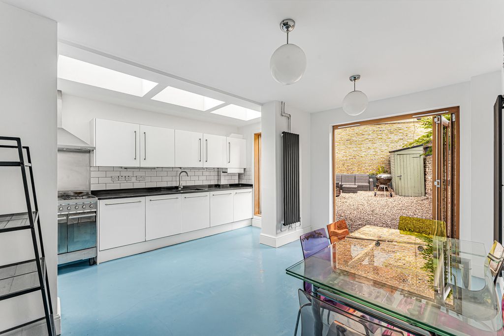 Property photo 3 of 37 Kitchen