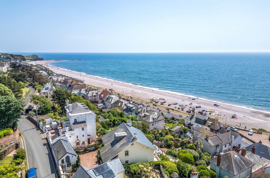 Property photo 3 of 24 Sea View