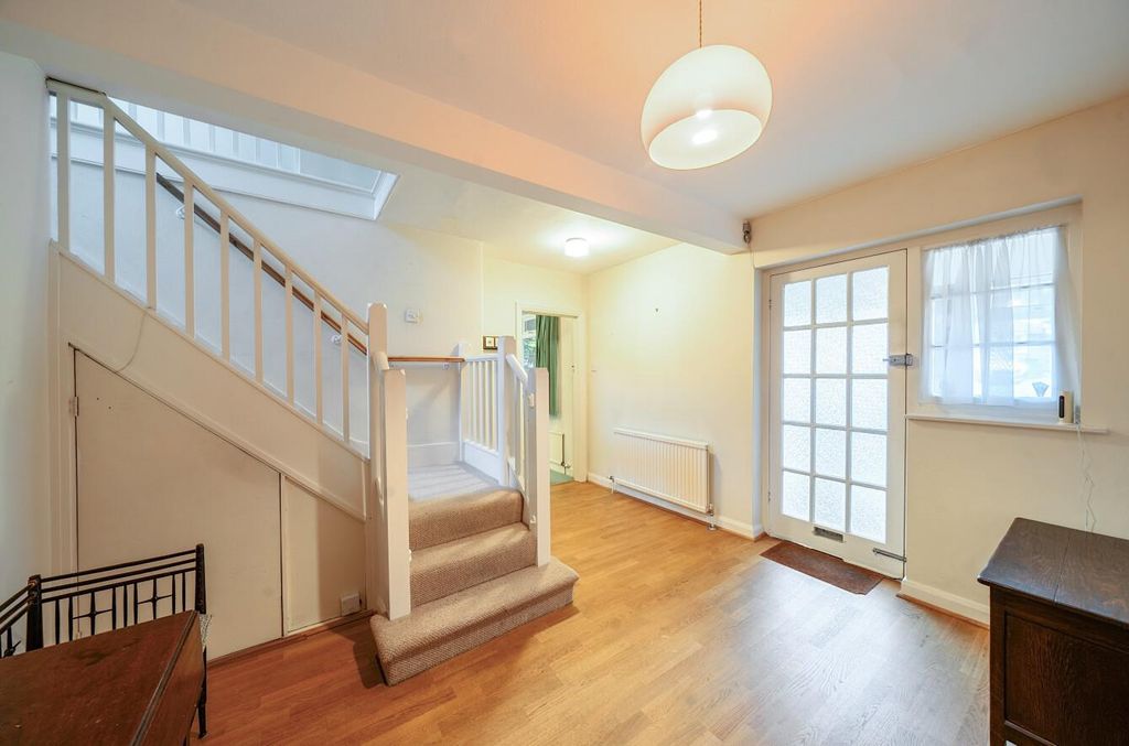 Property photo 2 of 24 Davidson Frost-Wellings, Dfw, Chiltern Avenue, Wd2