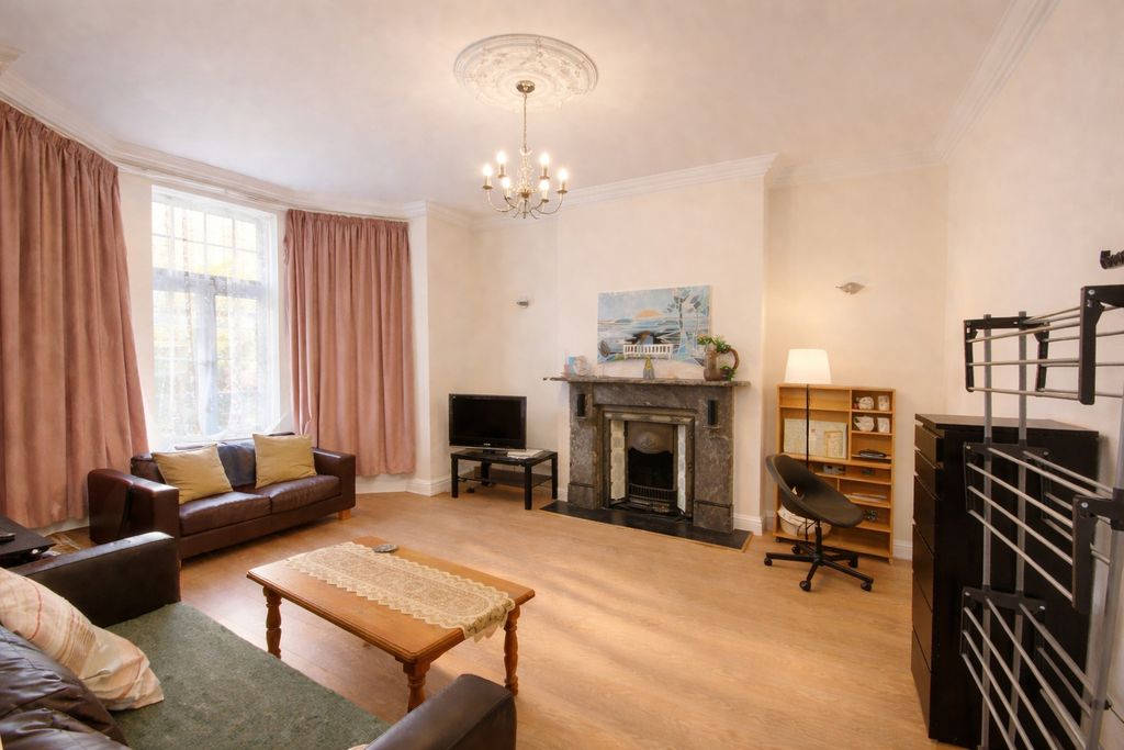 Property photo 2 of 10 Photo 11