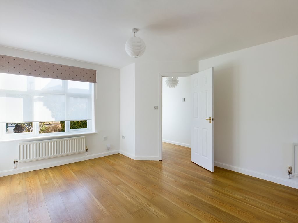 Property photo 2 of 12 Cam00227P1-Pr0431-Still02