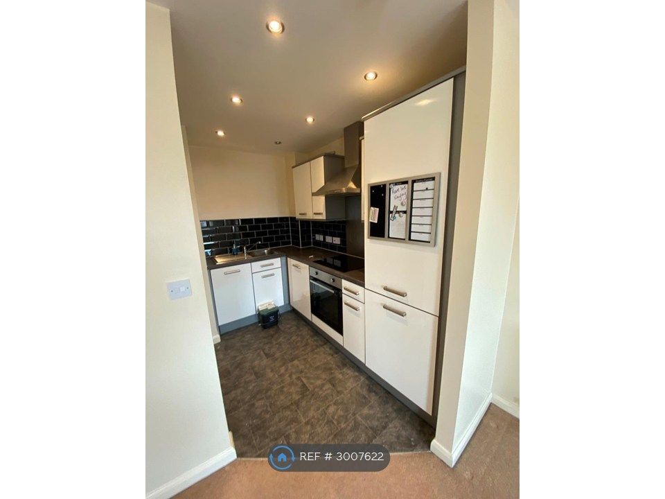 Property photo 3 of 6 Kitchen