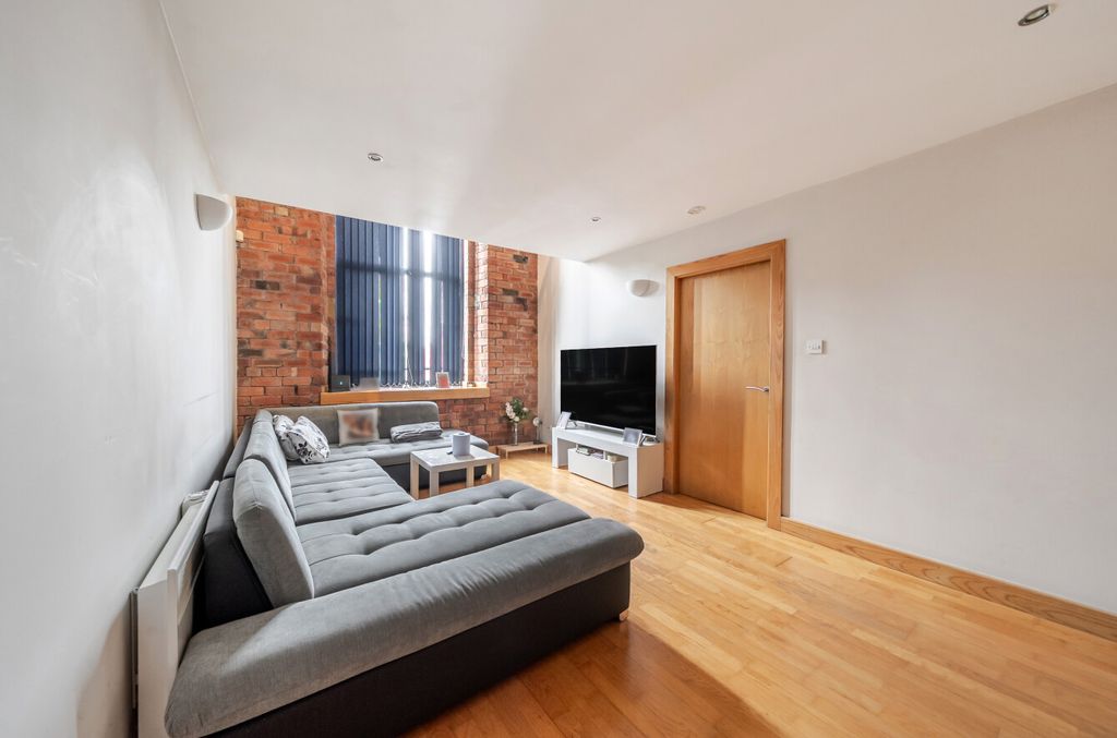 Property photo 2 of 17 1522302-14-6Aad1F...