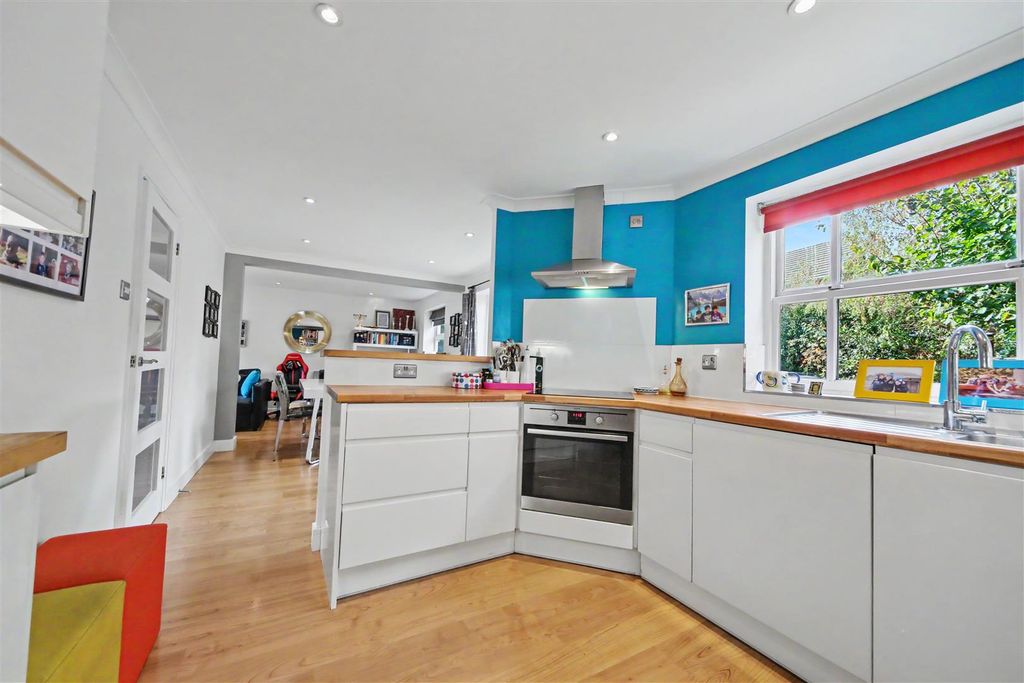 Property photo 2 of 14 Kitchen (1).Jpg