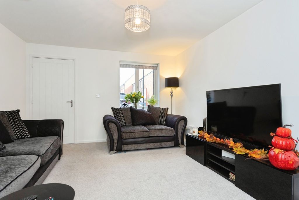 Property photo 2 of 19 Photo