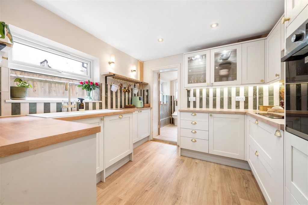 Property photo 3 of 14 Station Road-9.Jpg