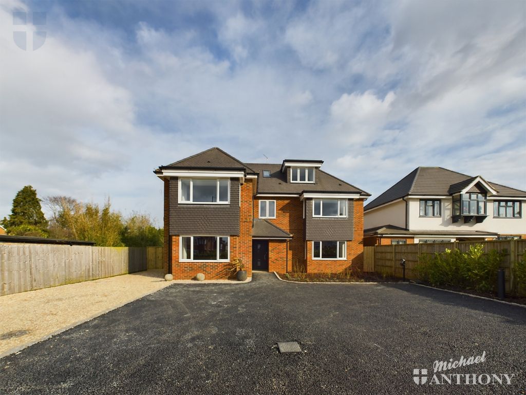 Property photo 1 of 9 Cam03852G0-Pr0203-Still015