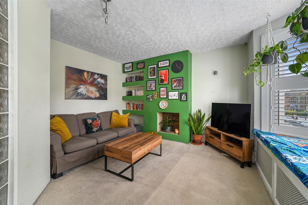 Property photo 3 of 20 Living Room