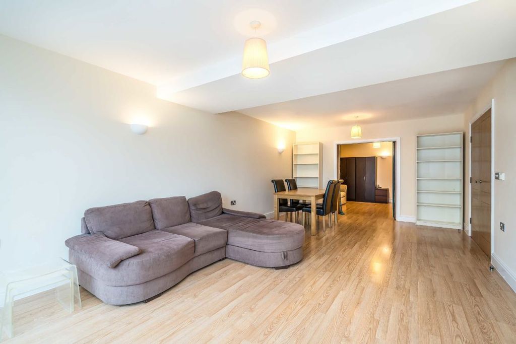 Property photo 3 of 6