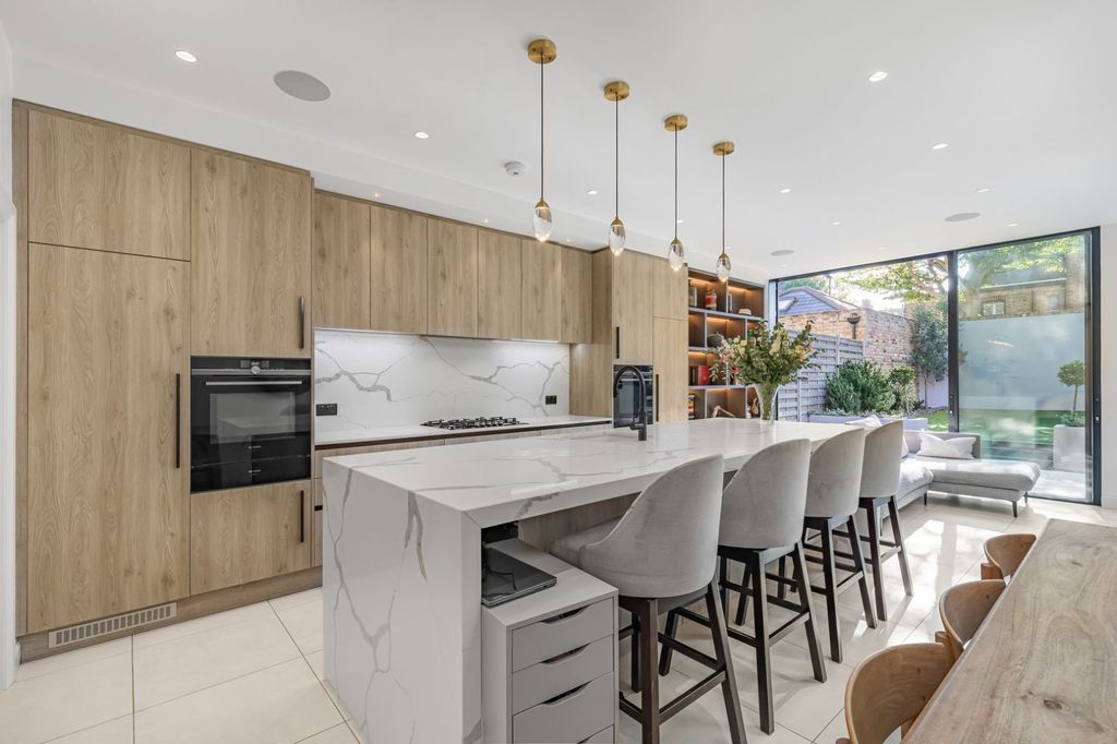 Property photo 3 of 25 Picture No. 82