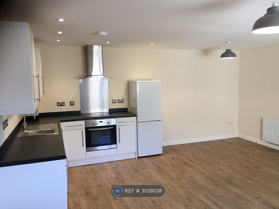 Property photo 3 of 7 Kitchen/Living Area