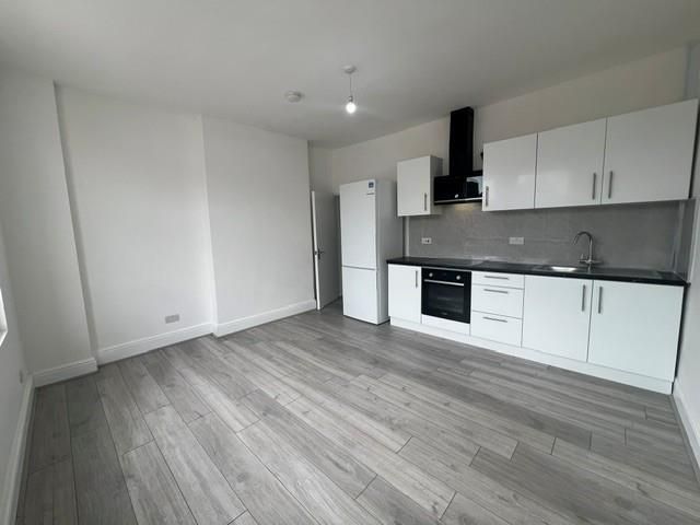 Property photo 1 of 8 Kitchen.Jpg