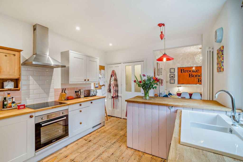 Property photo 2 of 23