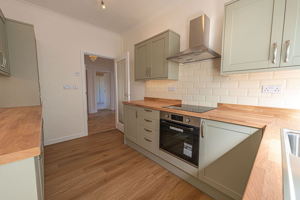 Property photo 2 of 36