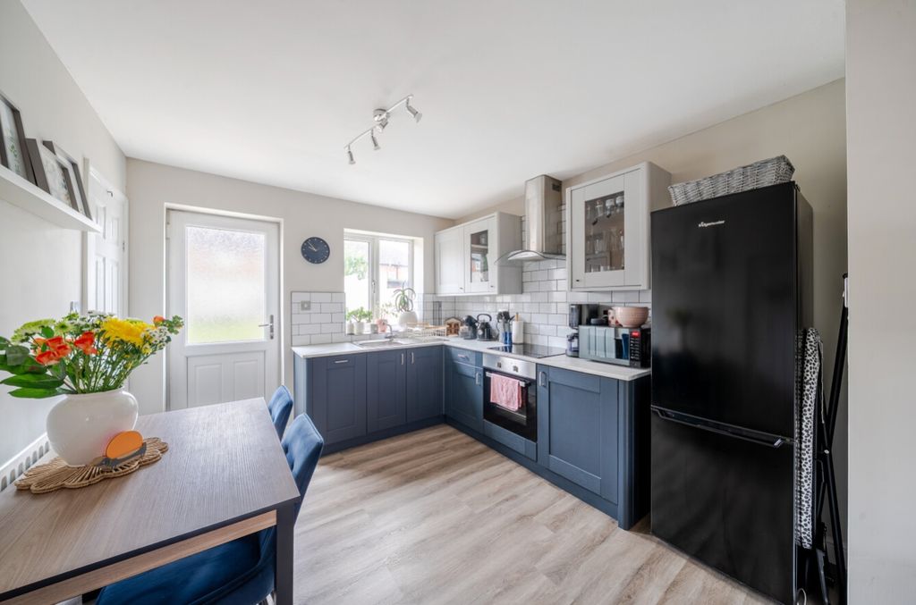 Property photo 3 of 10 1339643-7-68A59075629Ef