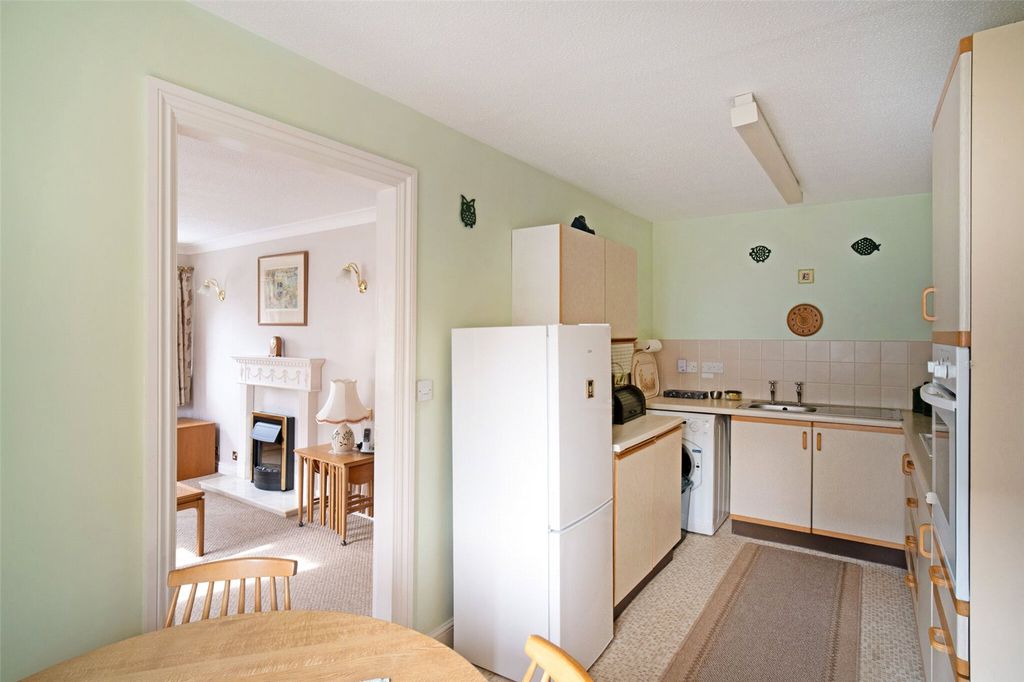 Property photo 3 of 10 Kitchen