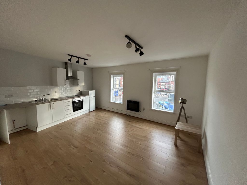 Property photo 1 of 4 Living Room