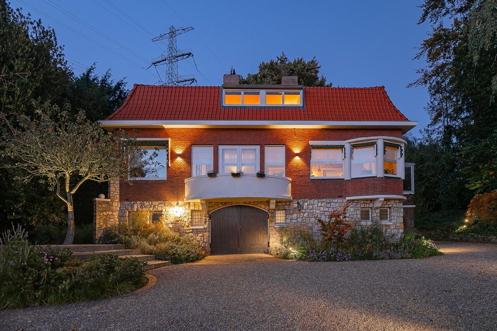Property photo 2 of 46