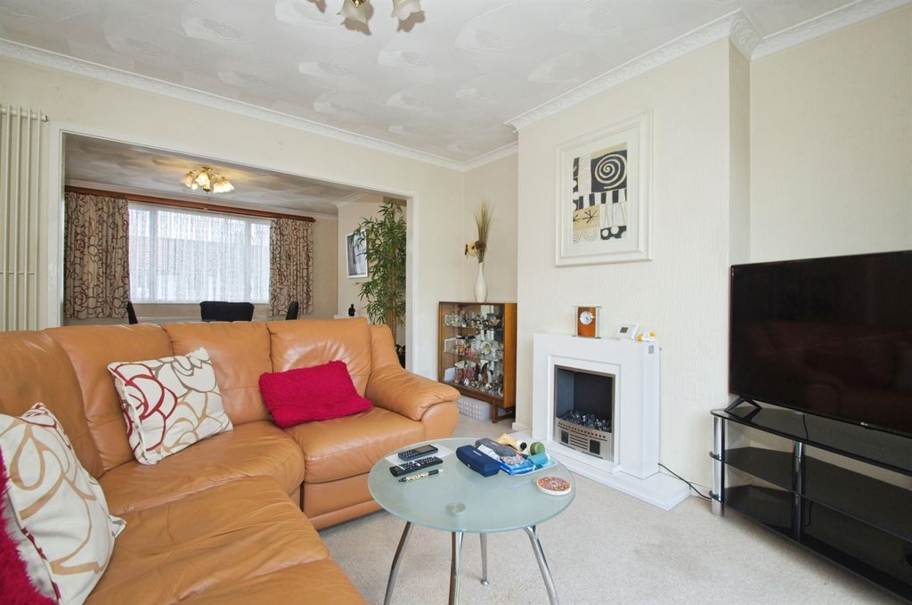Property photo 2 of 11