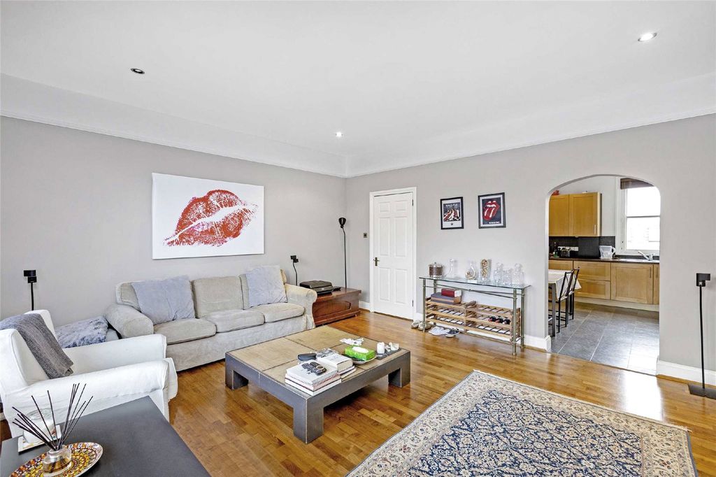 Property photo 2 of 11 Photo