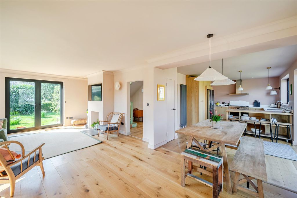 Property photo 2 of 30 Living Space