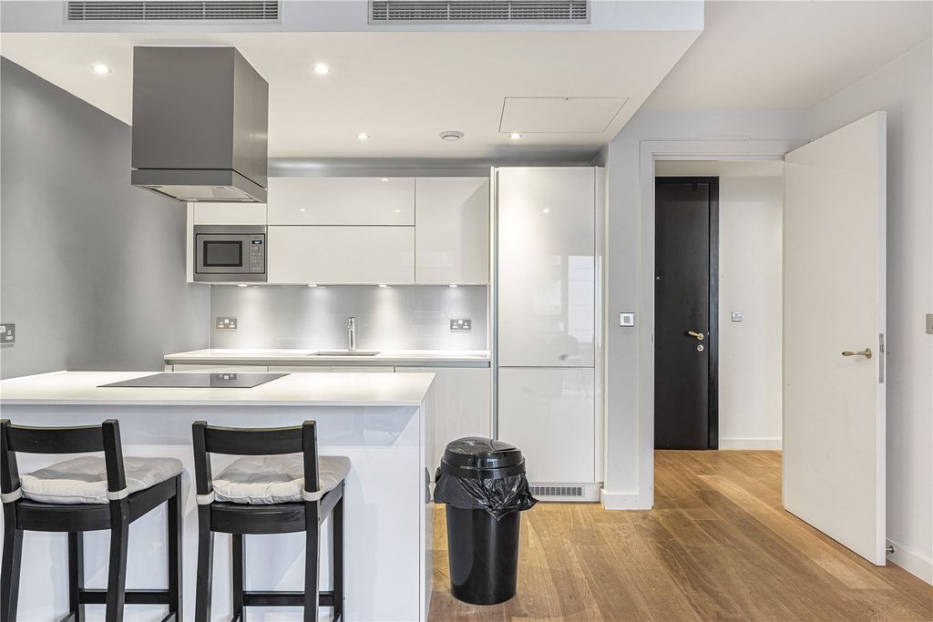 Property photo 3 of 17 Kitchen