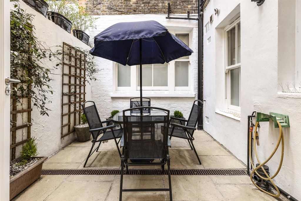 Property photo 3 of 35