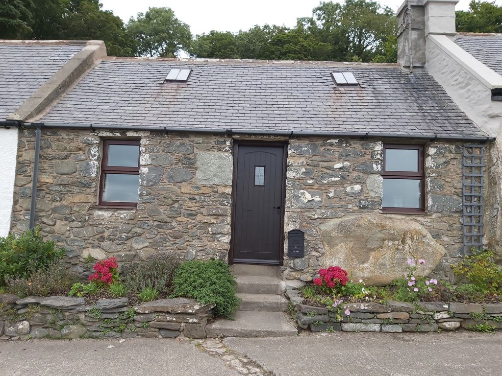 Property photo 1 of 10 Front