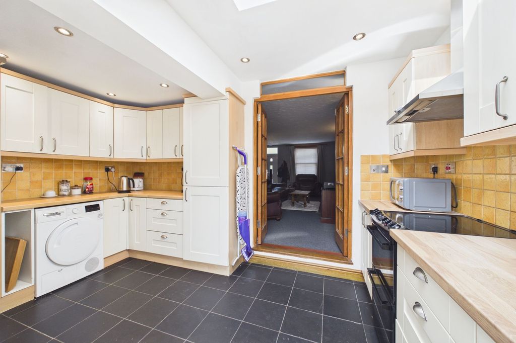 Property photo 2 of 17
