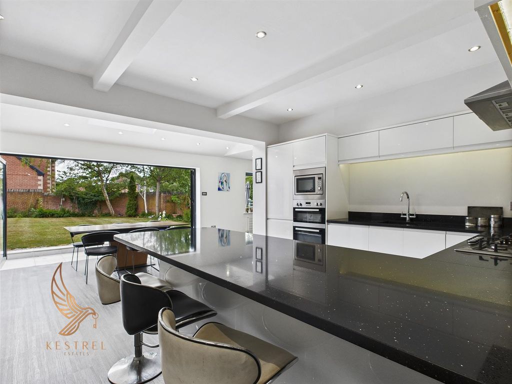 Property photo 3 of 34 Cam03976G0-Pr0231-Still023.Jpg