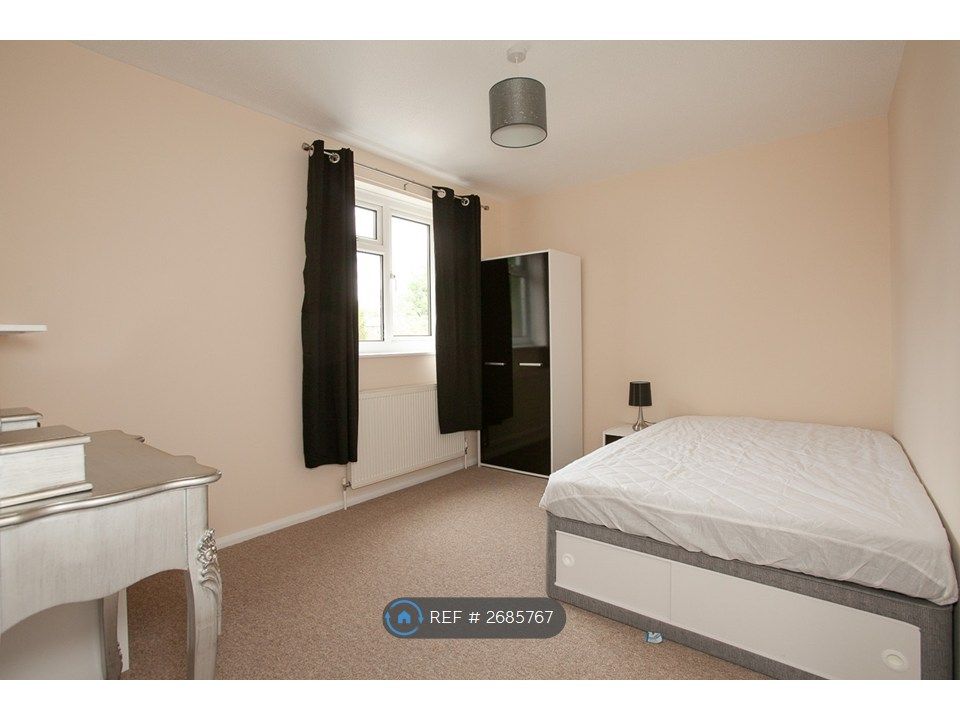 Property photo 3 of 6 Bedroom