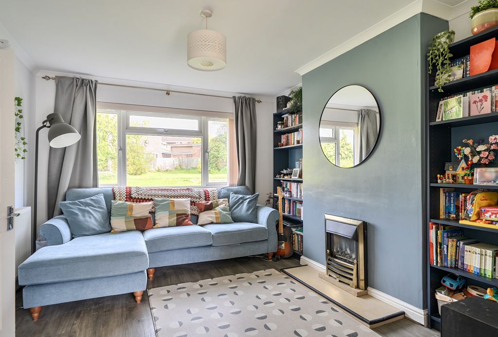 Property photo 3 of 20 Lounge