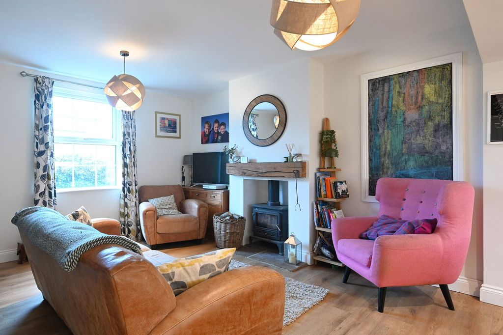 Property photo 3 of 23