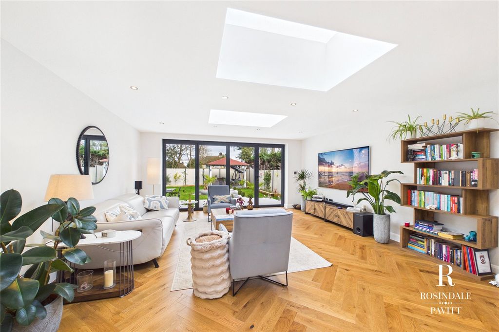 Property photo 3 of 44 Picture 3