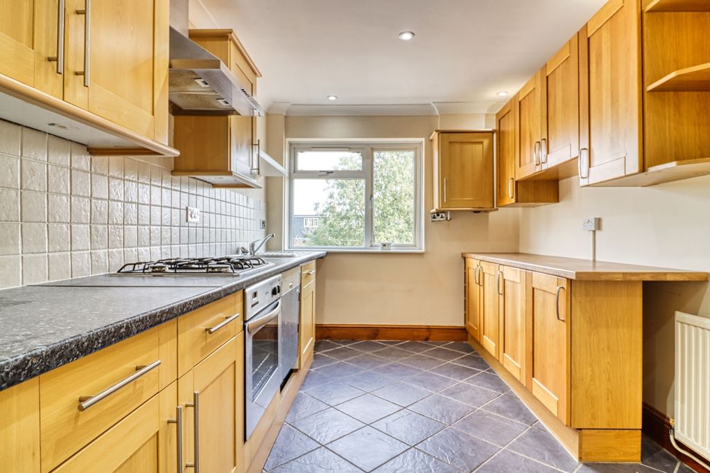 Property photo 3 of 10 Kitchen