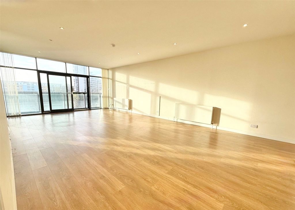 Property photo 3 of 18 Picture No. 12