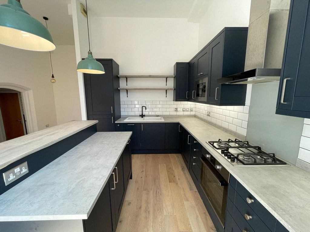 Property photo 2 of 9 Kitchen