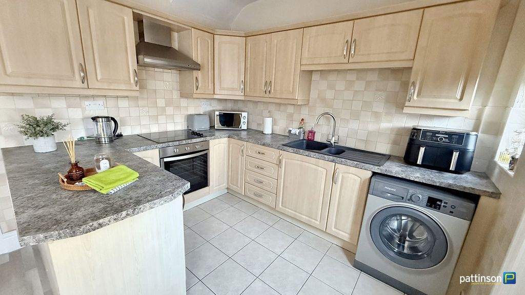 Property photo 3 of 28