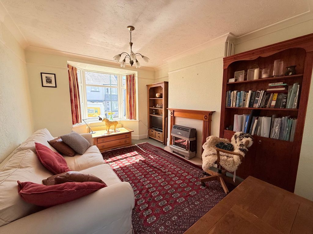 Property photo 2 of 20