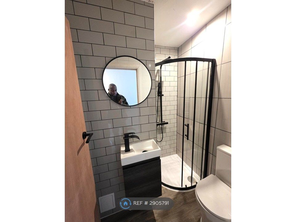 Property photo 3 of 6 Shower Room 1