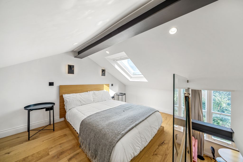 Property photo 1 of 8 10, 25 Coleherne Road, Sw10, Martin &amp; Co, Web (7)