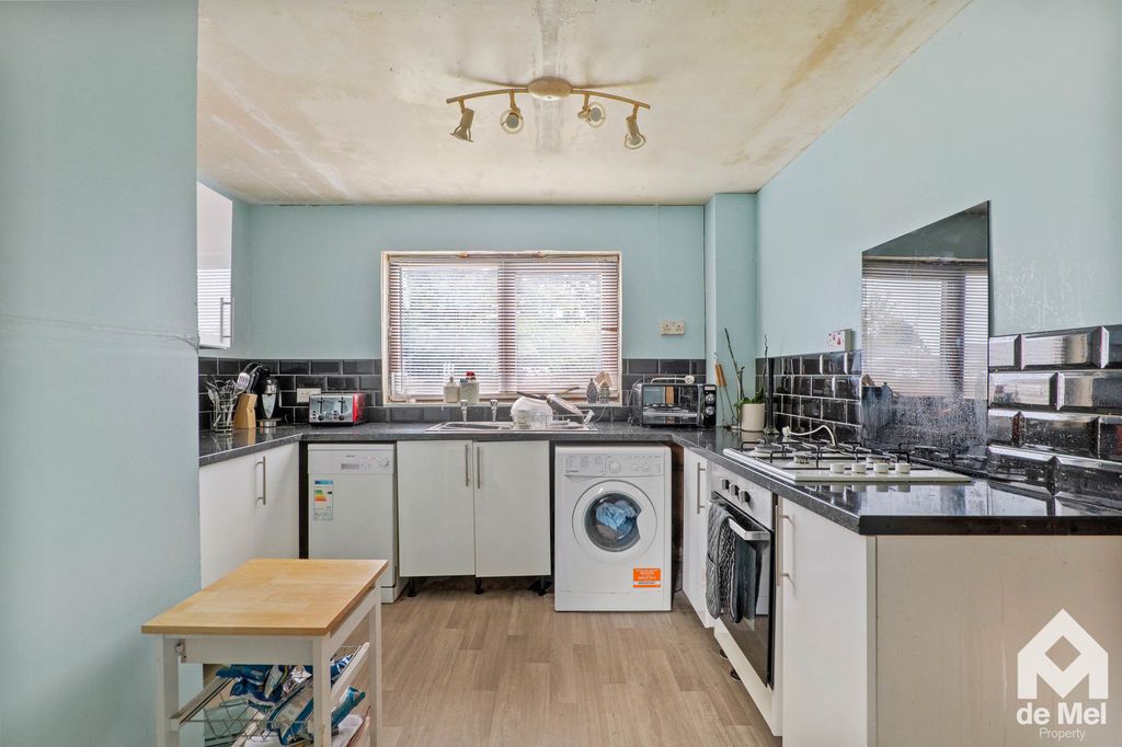 Property photo 3 of 10 Photo 10