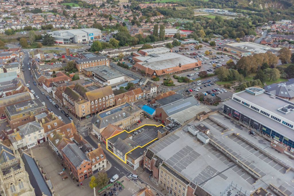 Property photo 3 of 11 Newport Social Club, 40 Pyle Street, Isle Of Wight Po30 1Xb