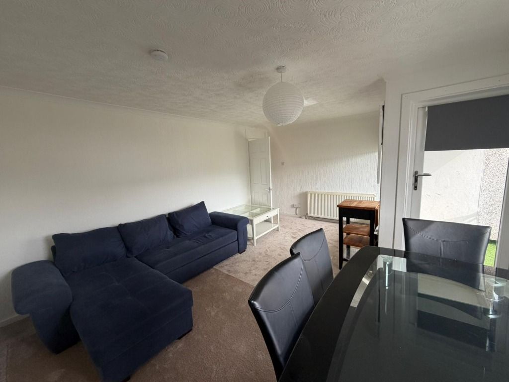 Additional image 4 of 3 bed flat to rentKintyre Avenue, Linwood, Renfrewshire PA3