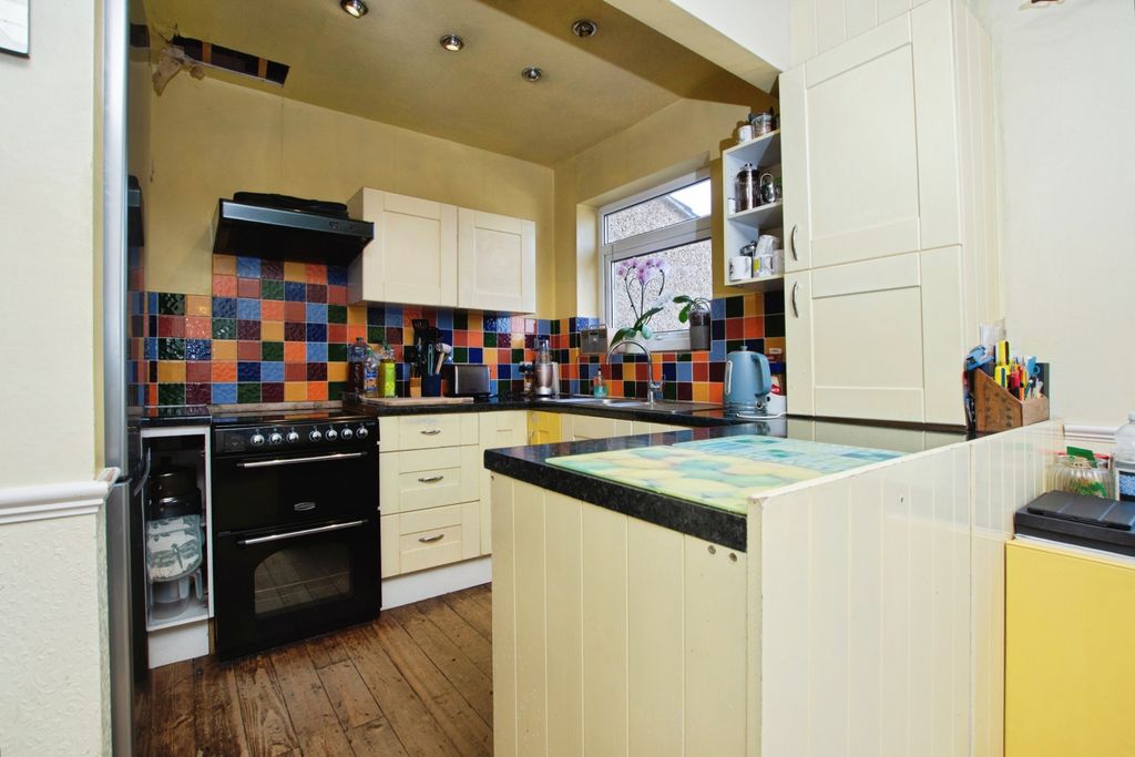 Property photo 3 of 18